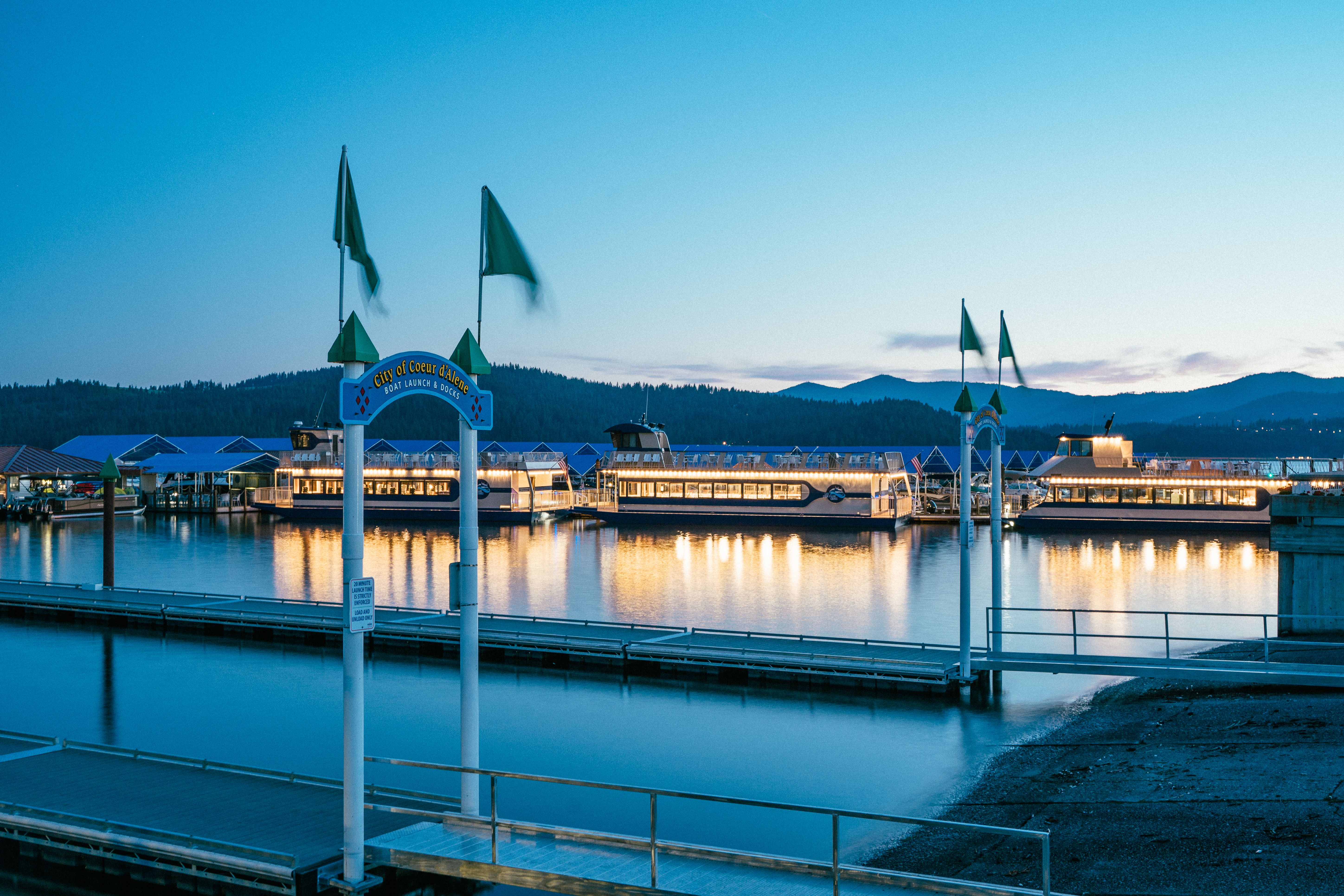 The Coeur d&rsquo;Alene city docks at dusk