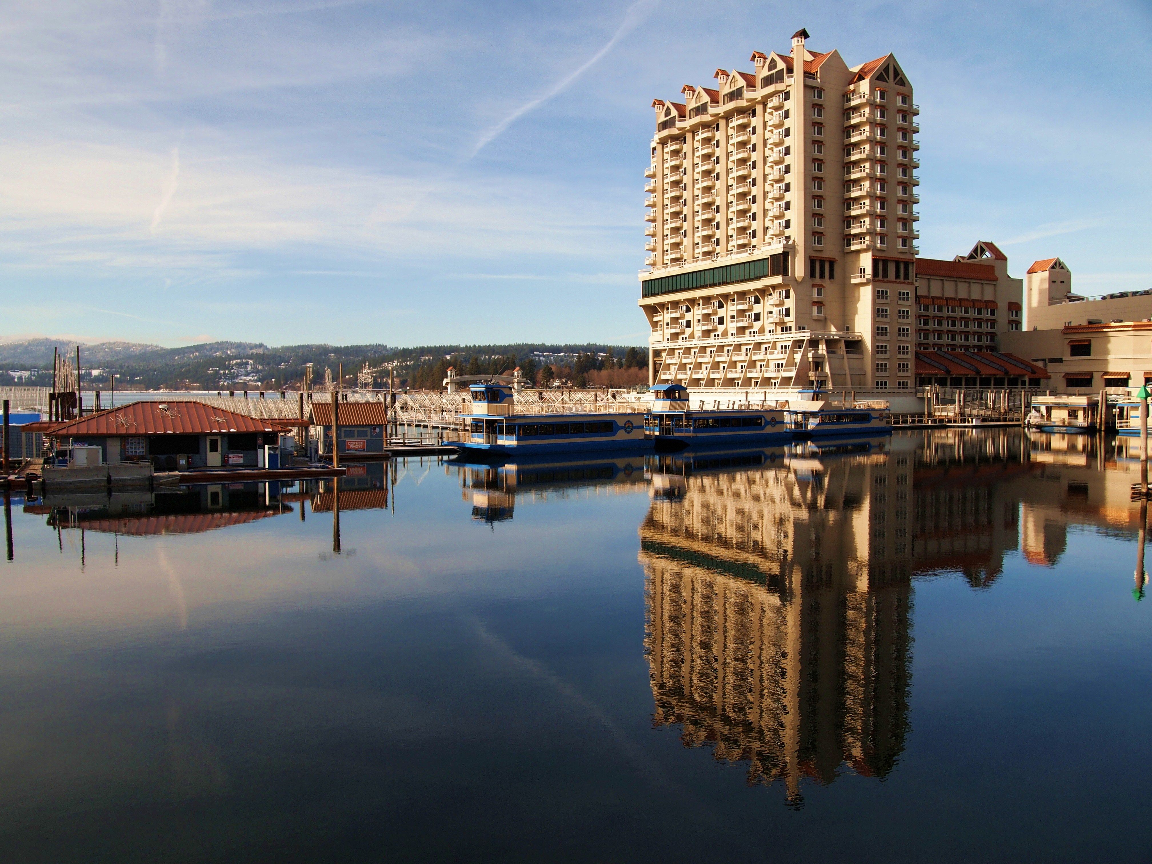 The Coeur d&rsquo;Alene Resort reflected in the lake